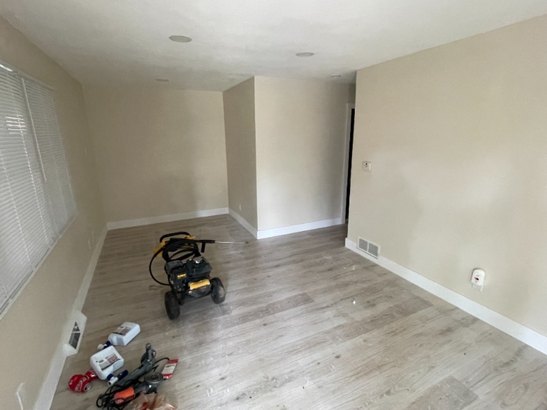 Building Photo - 1805 W William St