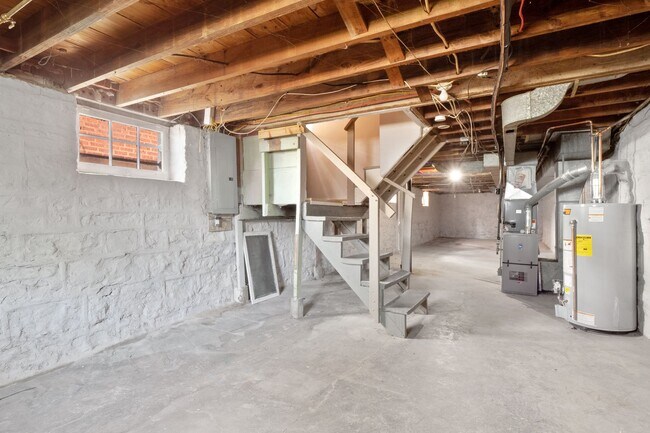 Building Photo - 4934 Potomac St