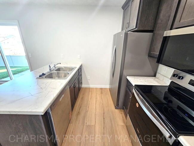 Building Photo - Tunis Drive Townhomes