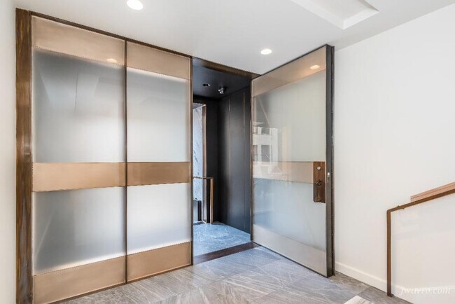 Building Photo - 17 Guy Pl