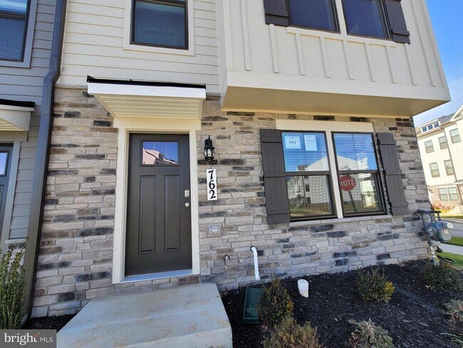 Building Photo - 762 Union St