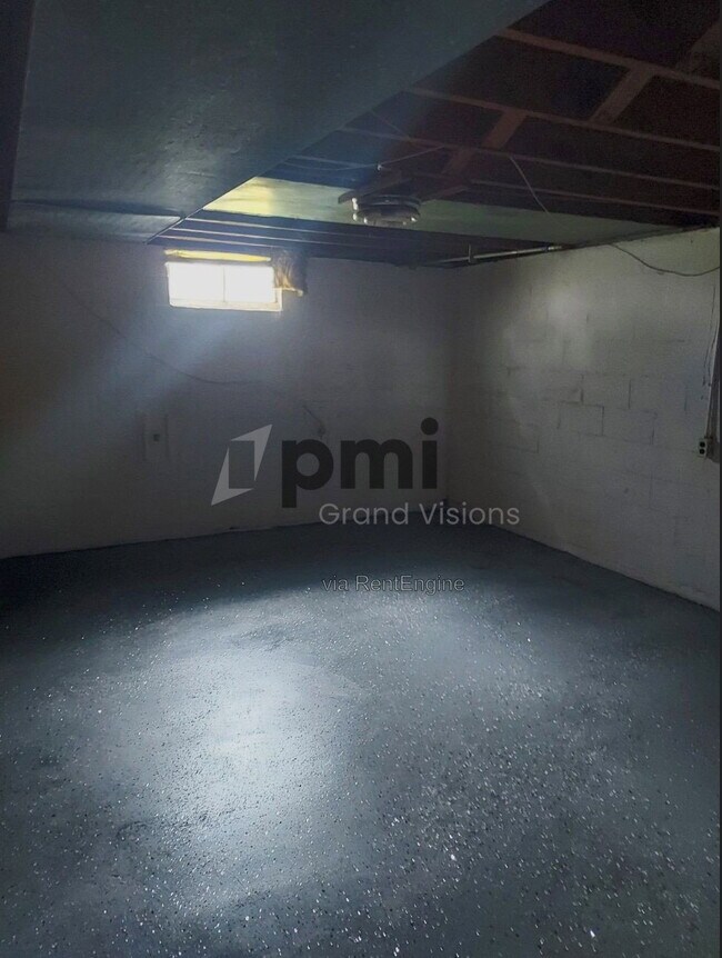 Building Photo - 2060 N Water St