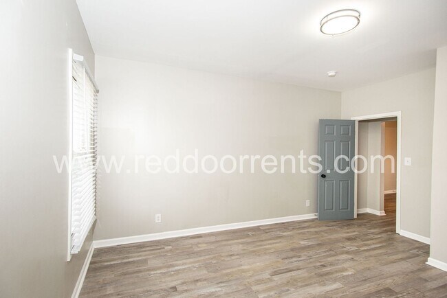 Building Photo - 1329 E Market St