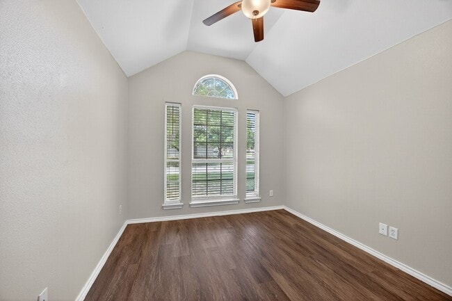 Building Photo - 3205 Carverly Ave