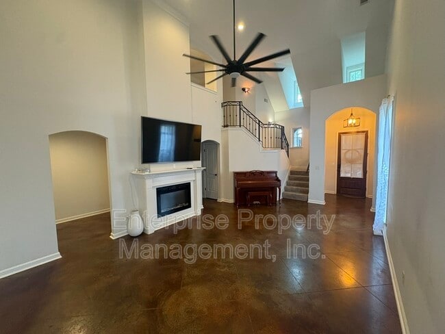 Building Photo - 886 Winter Leaf Dr