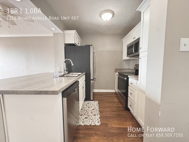 Building Photo - 2121 Nicholasville Rd