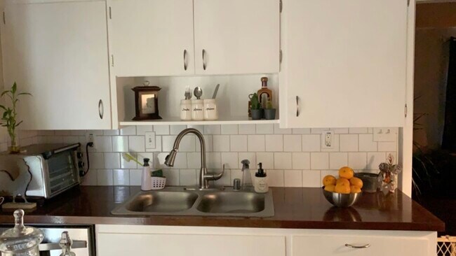 Building Photo - 5126 Cinderella St