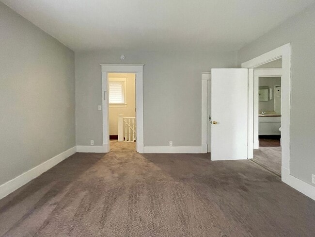 Building Photo - PRELEASING for AUGUST! Close to Campus: Dishwasher and Washer/Dryer Included