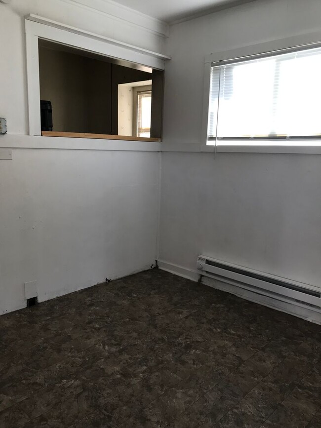 Building Photo - -R80C / $1200.00 / No showings until after...