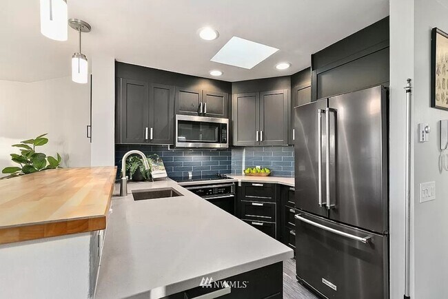 Building Photo - 2Bd/2Ba Seattle Condo