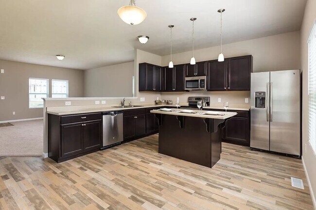 Building Photo - Newer 4 bedroom home for lease!