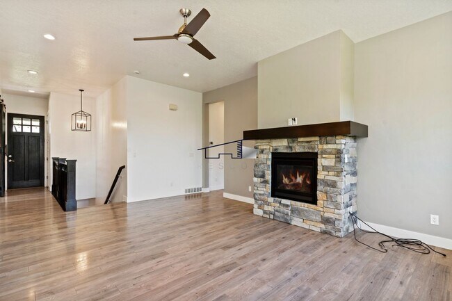Building Photo - 378 Clark Cir