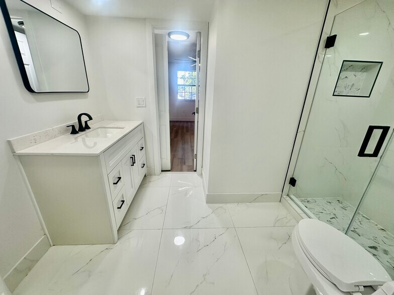 Building Photo - 2890 N Oakland Forest Dr