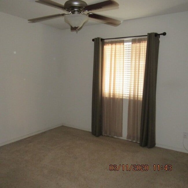Building Photo - 3 bedroom 2 bath home with 3 car garage and RV parking