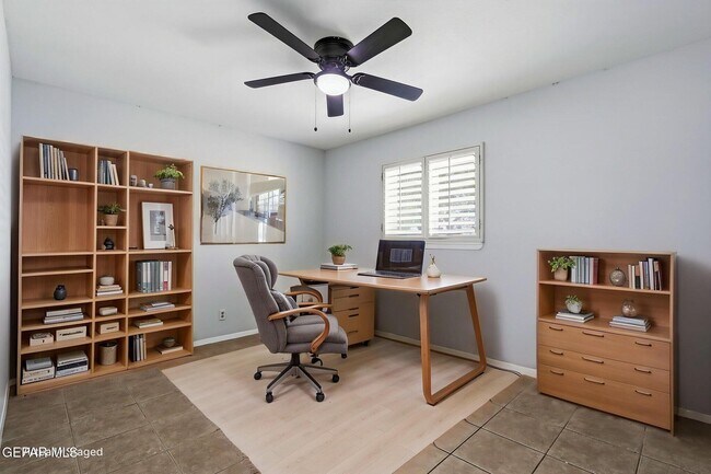 Building Photo - 809 Del Mar Dr