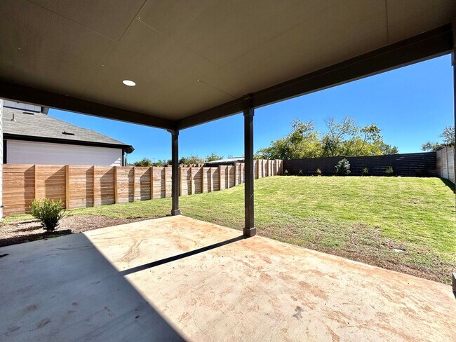 Building Photo - Spacious 4/BR 3/BA Home with Modern Upgrades in Leander
