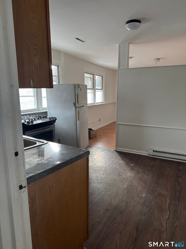 Building Photo - 47 Pershing Dr