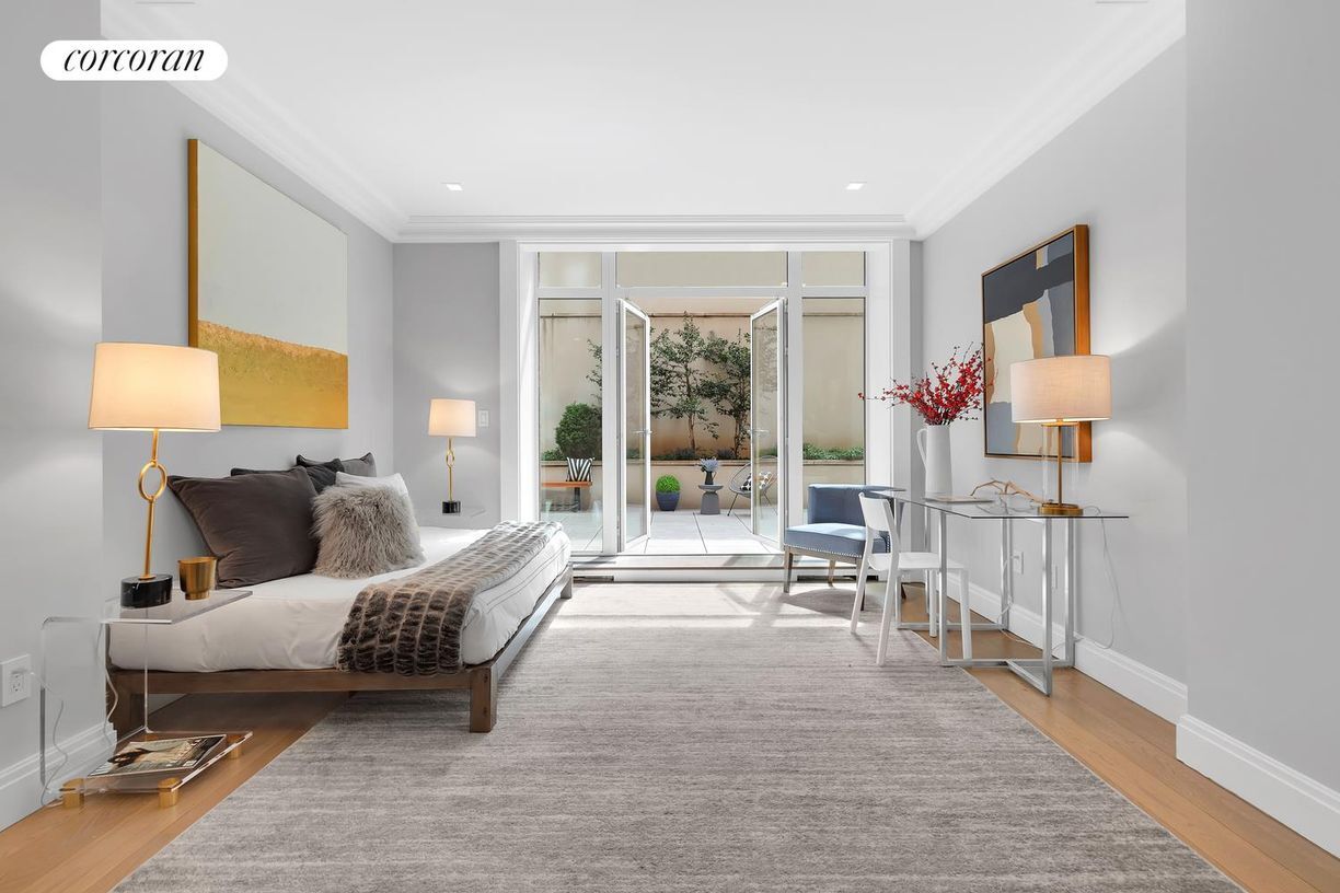 Building Photo - 40 E 72nd St