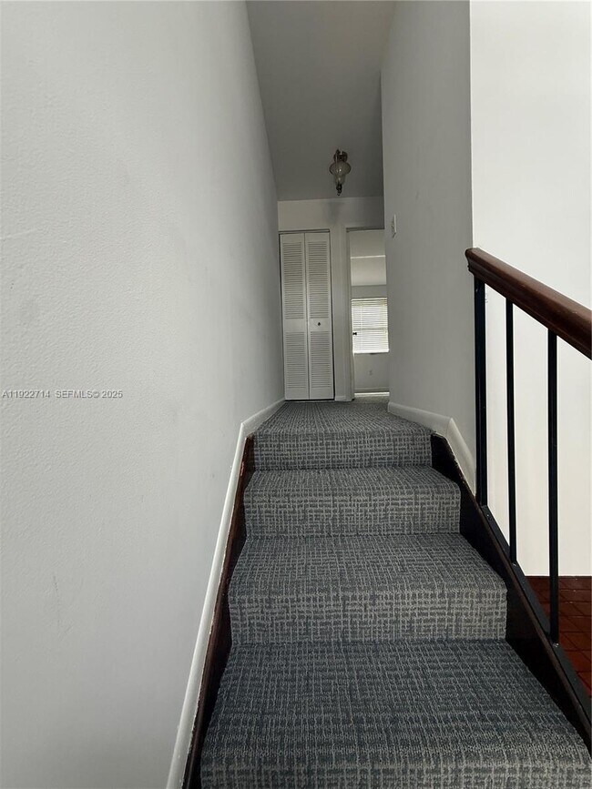 Building Photo - 6860 SW 45th Ln