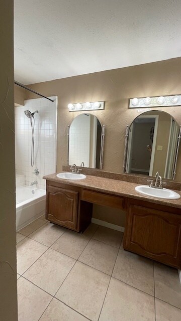 Building Photo - 1620 Fannin Cir