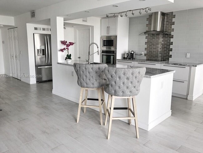 Building Photo - 400 Leslie Dr