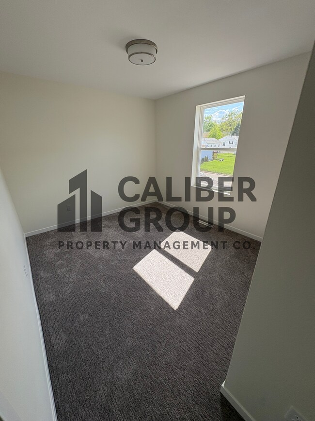 Building Photo - 3 Bd 1 Ba Condo for rent in Waterloo, IA