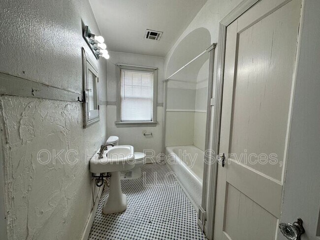 Building Photo - 1516 N Classen Blvd