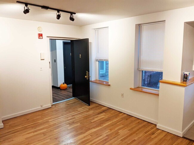 Building Photo - 26 Academy St