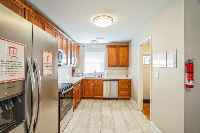 Building Photo - The Beverly – Stylish, Newly-Renovated Home in Raleigh with Great Location!