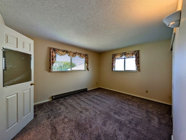 Building Photo - Over Sized 3-Bed, 2.5-Bath SFH w/ 2-Car Garage, & Fenced Backyard!