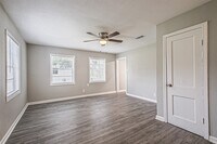 Building Photo - 1539 Pleasantville Dr