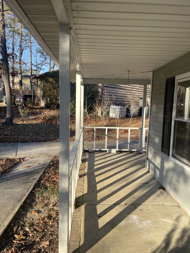 Building Photo - 4 Bd 2 ba house