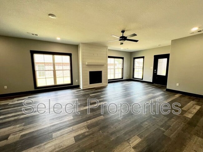 Building Photo - 4101 Stoke Dr