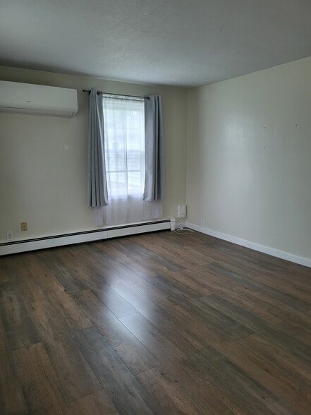 Living room - 1135 Ralph St