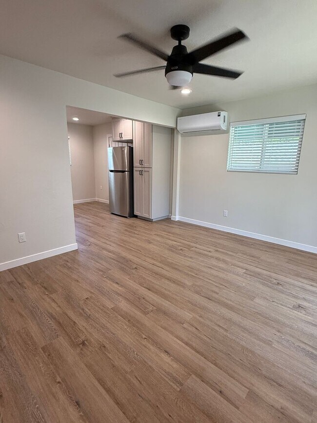 Building Photo - Large Brand New Remodeled 1 Bedroom unit with Washer Dryer Hookups - MUST SEE!!!