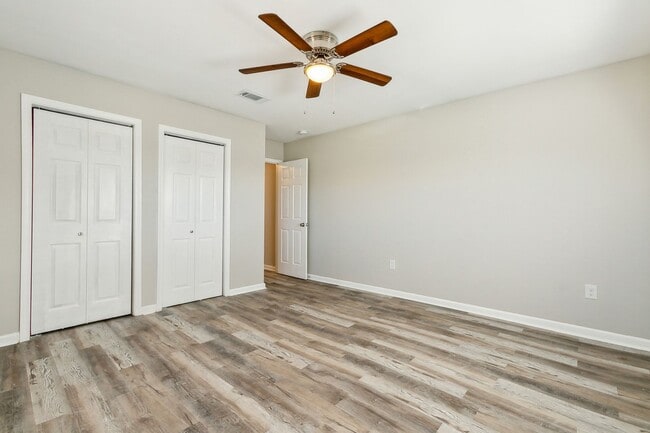 Building Photo - Section 8 Only | Renovated 2BR / 1.5BA | 1,020 Sq Ft Townhouse