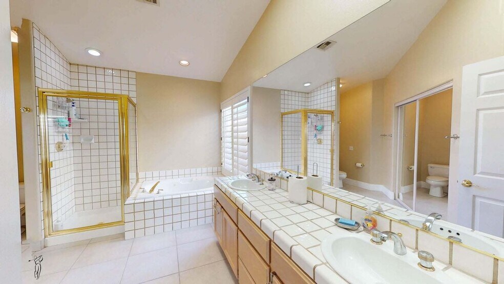 Building Photo - 78835 Lowe Dr