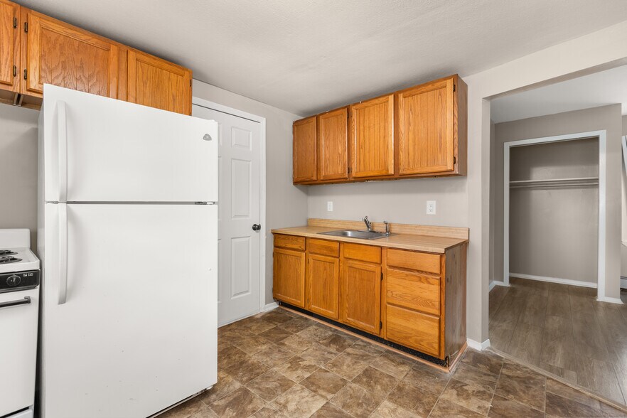 Building Photo - 447 Johnson Ave