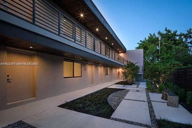 Building Photo - 1273 NE 38th St