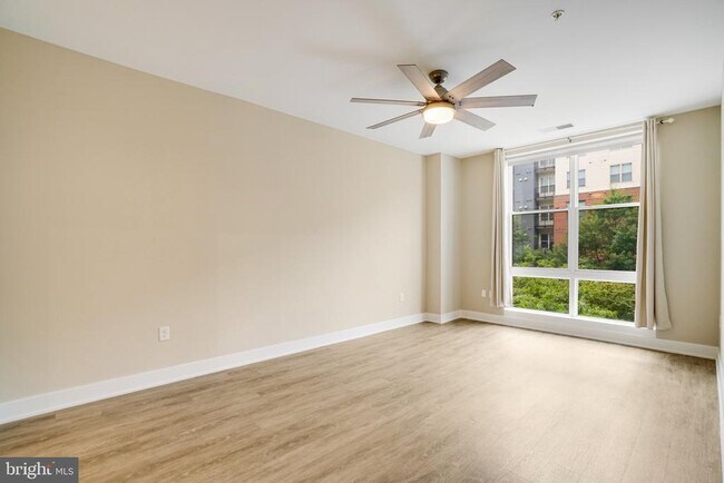 Building Photo - 145 Riverhaven Dr