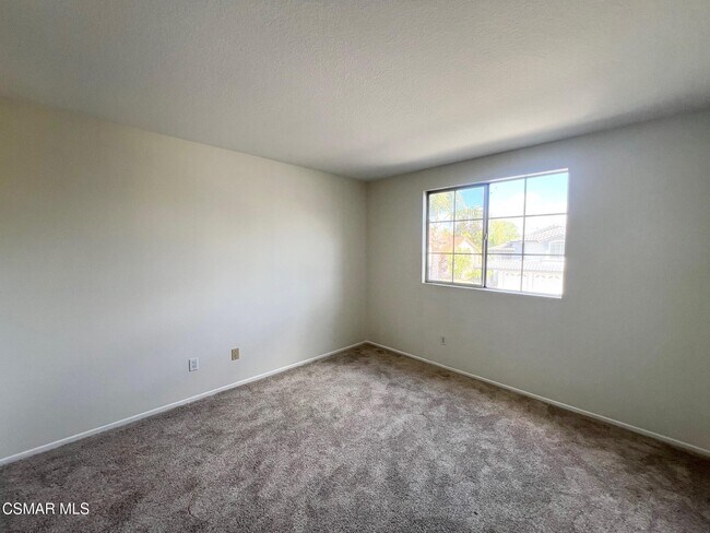 Building Photo - 1816 Golden Oak St