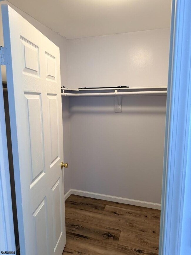 Building Photo - 343 Ventnor Ct
