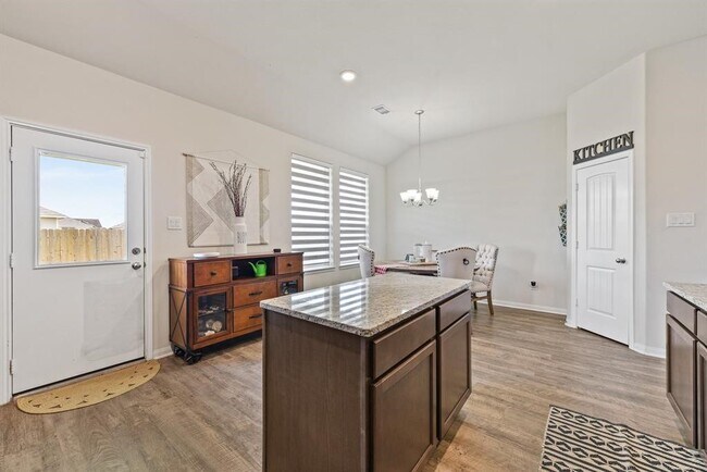 Building Photo - 13096 Laura Lake Dr