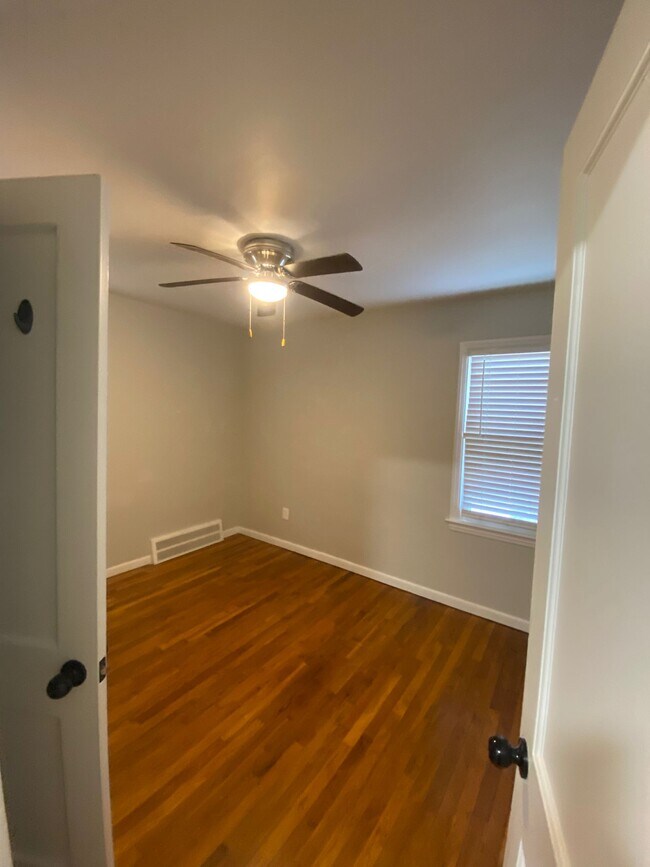 Building Photo - 4207 Wood Ave