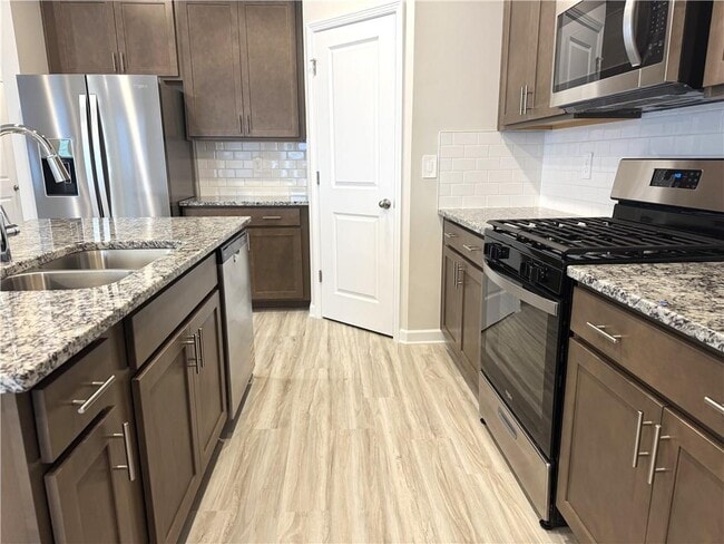 Building Photo - 823 Misty Holw Trl