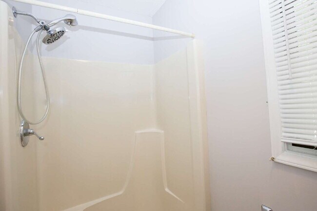Building Photo - 50 Surry Cir N