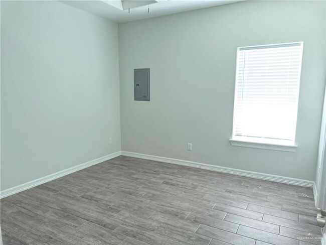 Building Photo - 5908 Puffin Ave