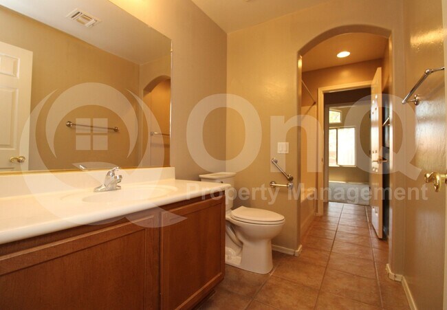 Building Photo - 579 W Tara Danette Dr