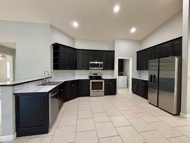 Building Photo - 16105 Temple Blvd