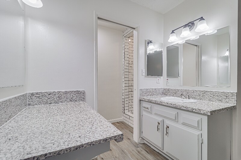 Building Photo - 1001 Mira Loma Dr